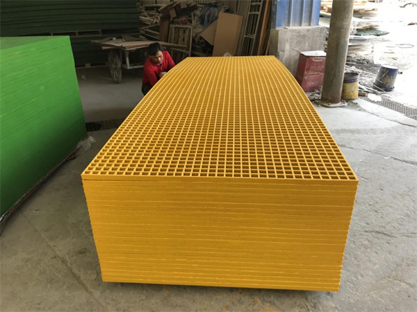 玻璃钢格栅生产车间及产品