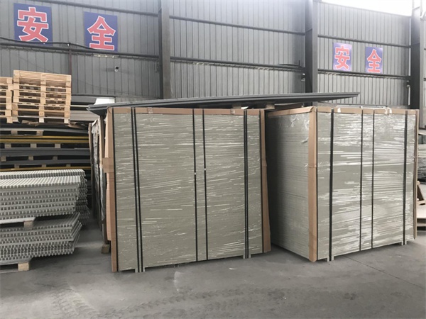 玻璃钢格栅生产车间及产品